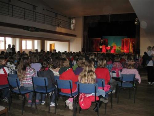 13.10.2011 - Divadelní představení pro děti z MŠ a ZŠ Zliv